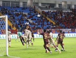 BABAK PERTAMA: Bali United Vs PSM Makassar Imbang 0-0, Berbagi Kartu Kuning