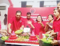 HUT PDI Perjuangan ke-52, Potong Tumpeng Warna Merah