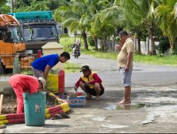 Personil Polsek Waru Kerja Bakti, Ciptakan Lingkungan Sehat