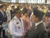 Presiden Prabowo Salami dan Sampaikan Ucapan Selamat kepada Bupati Toraja Utara Frederik Viktor Palimbong dan Istri