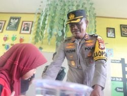 APDESI Jadi Inisiator Pelaksanaan Makan Bergizi Gratis, Kapolres Lutra Beri Dukungan dengan Terjun Langsung Bagikan ke Siswa