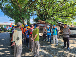 Pastikan Keandalan Jaringan, PLN ULP Tomoni Lakukan Pemangkasan Pohon Sepanjang Aliran Listrik RSUD Lagaligo