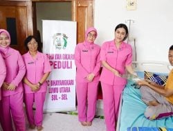 Bentuk Empati, Ketua Bhayangkari Luwu Utara, Ny.Tanti Nugraha Besuk Kabag Ops yang Tengah Dirawat