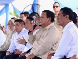 Didampingi Mentan Amran, Presiden Prabowo Bangga Melihat Lahan Rawa Jadi Sawah Produktif di Sumsel