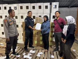 Diawasi Bawaslu, Logistik Surat Suara PSU Tiba di KPU Palopo