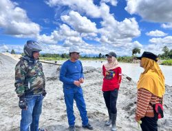 Anggota DPRD Andi Abriani Bersama Andi Sukma Tinjau Pengerjaan Penanggulangan Banjir di Desa Polewali