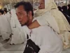 Heboh, Pria Asal Indonesia Gendong Ibu Tawaf, Disebut Mirip Uwais Al-Qarni