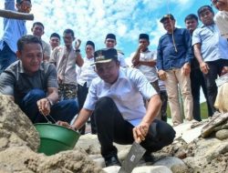 Bupati Andi Rahim Letakkan Batu Pertama Masjid Baitul Ma’ruf di Salassa