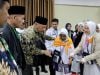 Perjuangan Nenek Nursadek, Seorang Penyapu Jalanan Menuju Tanah Suci