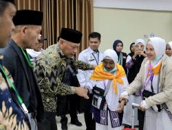 Perjuangan Nenek Nursadek, Seorang Penyapu Jalanan Menuju Tanah Suci