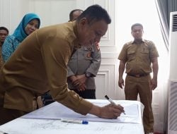 Asisten I Bersama Kadis Pendidikan Tanda Tangani Komitmen SPMB di Palopo Harus Objektif dan Transparan