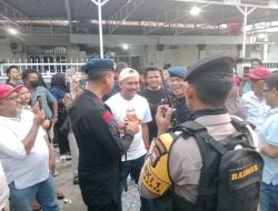 Ribuan Massa Pendukung Paslon 04 Berkumpul di Kediaman Ome