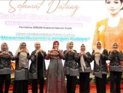 Ketua Dekranasda Palopo Tampil Memukau di Ajang Fashion Show, Kenakan Batik Motif Patikala