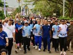 Gubernur Andi Sudirman Sulaiman Jadi Rebutan Swafoto di Fun Run Luwu Timur 2025 dan Anti Mager Sulsel