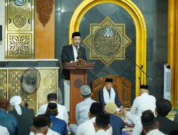 Pj Wali Kota Salat Ied Idul Adha di Masjid Agung, Firmanza Ajak Alim Ulama dan Tokoh Masyarakat Bersinergi Bangun Palopo