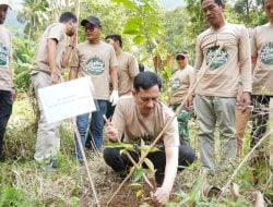 Pj Wali Kota Palopo Tanam Durian di Siguntu, Ada 2.000 Bibit Disiapkan