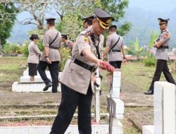 Jelang HUT Bhayangkara, Polres Tana Toraja Upacara dan Tabur Bunga di TMP Buntu Lepong