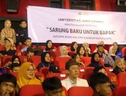 Civitas Unanda Nobar Film “Sarung Baru untuk Bapak” bersama Wabup Lutim dan Kapolres