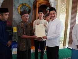Safari Jumat, Pj Wali Kota Palopo Serahkan Sertifikat Wakaf Masjid Nurul Iman Pajalesang