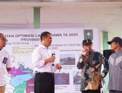 Kunjungi Siak, Mentan Amran Prioritaskan Petani: Akses Air dan Pupuk Jangan Dipersulit