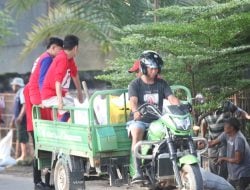 Civitas UMB Gerak Bersama Warga Pajalesang Bersihkan Lingkungan