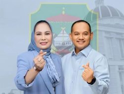 Hj. Naili Trisal-Akhmad Syarifuddin Fitting Baju Pelantikan