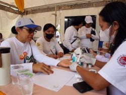 Ketua TP PKK Torut Skrining Kesehatan di Stand Dinkes Pada Gelaran Pameran Pembangunan dan UMKM Expo